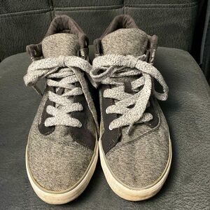 Toms women’s ankle boots. Size 9